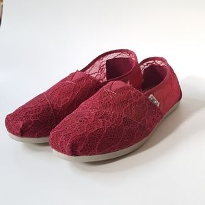 Red lace Toms